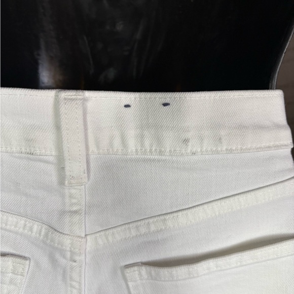 GAP women’s 4” short high rise white denim sz 27/4R preloved - Picture 3 of 8